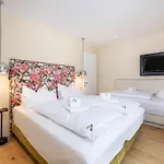 Amadeus Private Residences شقة